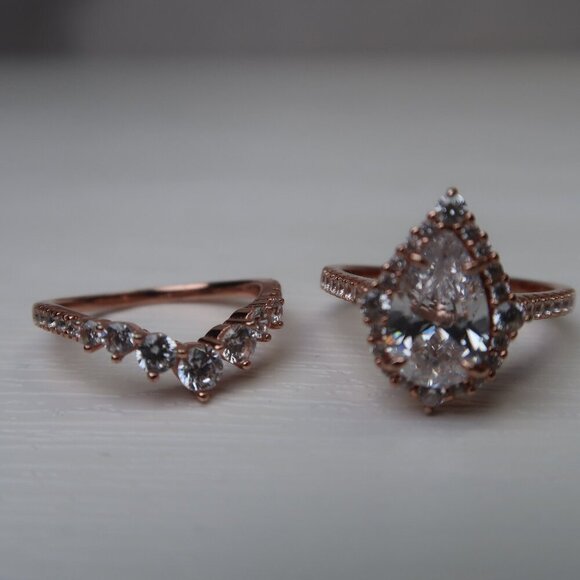 Elegant Rose Gold 2.2 Carat Halo Pear Cut Set - 18K Rose 925 - Picture 4 of 9